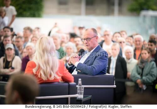 <span class="match">Bundeskanzler</span> Friedrich Merz beim Tag der offenen Tür der Bundesregierung 2025
