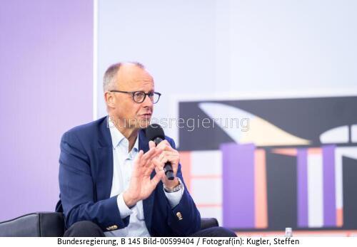 <span class="match">Bundeskanzler</span> Friedrich Merz beim Tag der offenen Tür der Bundesregierung 2025