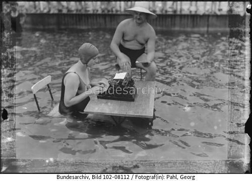 Berlin, Büro im Wasser