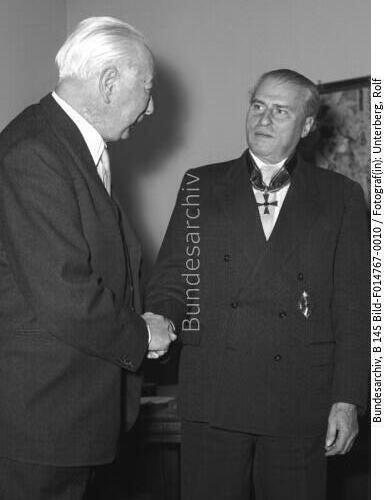 Bundespräsident Heuss und Carl Zuckmayer