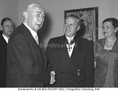 Bundespräsident Heuss und Carl Zuckmayer