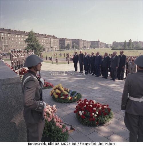 Berlin, 30. Jahrestag VRP, Kranzniederlegung
