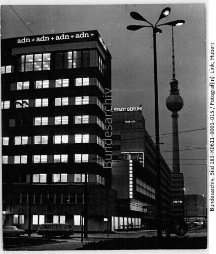Berlin, Neubau des ADN, Nacht