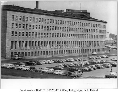 Berlin, Kurstraße, Gebäude des Zentralkommites der SED