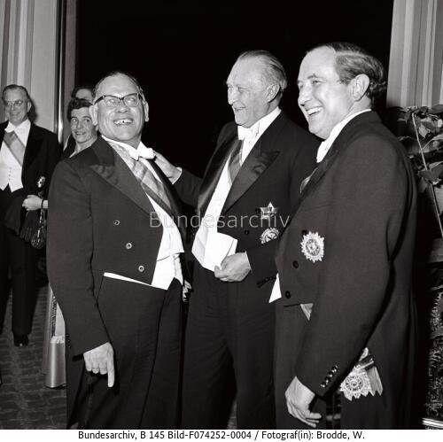 Bundeskanzler Adenauer und Bundestagspräsident im Gästehaus Petersberg