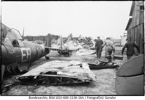 Im Westen?, Flugzeugwracks