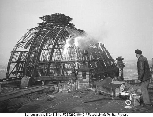Berlin, Sprengung der Reichstagskuppel