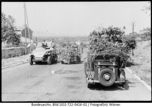 Frankreich, Rückzug, getarnte Fahrzeuge