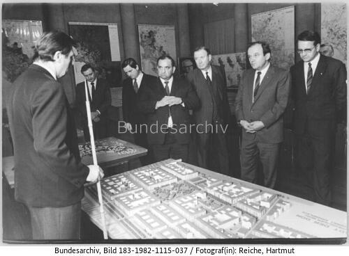 Berlin, Bezirksbauamt, österreichische Delegation