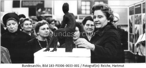 Berlin, Ausstellung "20 Jahre DFD", Blecha, Becher