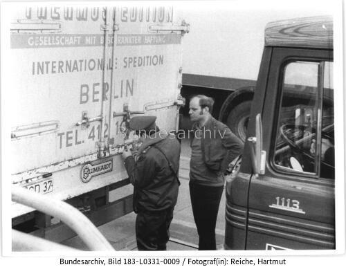 Potsdam, Grenzübergang Drewitz-Dreilinden, Verplomben von LKW