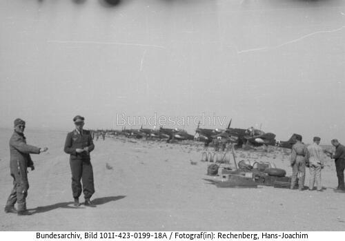 Nordafrika, Flugplatz, Flugzeuge Ju 87