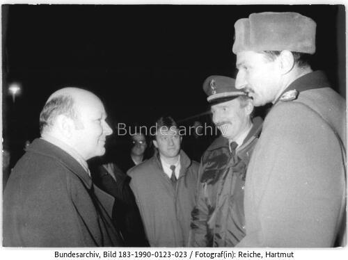 Berlin, Walter Momper, DDR-Grenztruppen