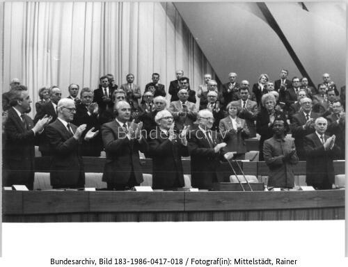 Berlin, XI. SED-Parteitag, Präsidium