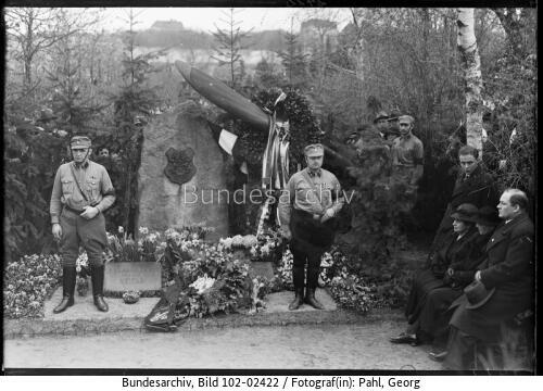 Berlin, Grab Ehrenfried Günther v. Hünefeld