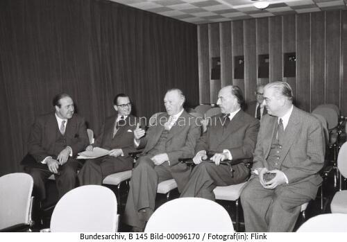 Bundeskanzler Adenauer im BPA 1956