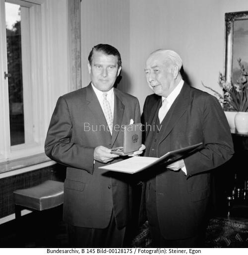 Bundespräsident Heuss: Verdienstkreuz für <span class="match">Wernher von Braun</span> 1959