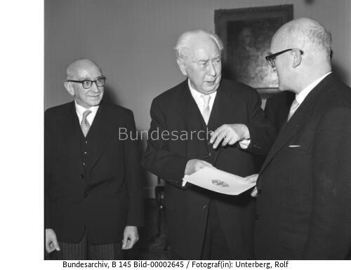 Bundespräsident Heuss: Ernennungsurkunde an Gebhard Müller 1959