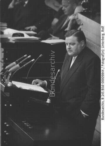 Bundestagssitzung 1957 / BM Strauß