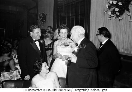 Bundespräsident Heuss und Ehepaar Strauß 1957