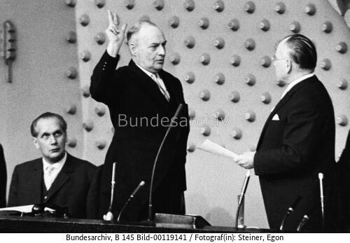 Bundestagssitzung / Vereidigung BM Schwarz 1961