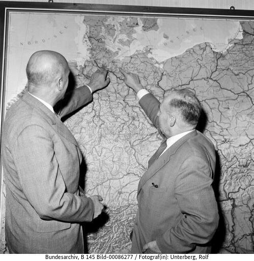 BM Schwarz und Vizepräsident EWG-Kommission Mansholt 1959