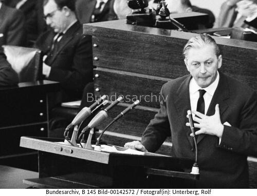 Bundestagssitzung 1958 / MdB <span class="match">Kiesinger</span>