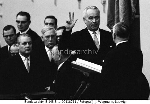 Bundestagssitzung 1965 / Vereidigung von BM Heck