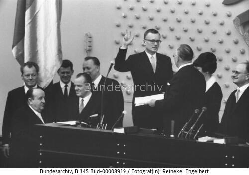 Bundestagssitzung 1966 / Vereidigung von BM Schiller