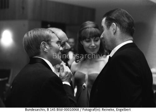 Bundespresseball 1966 / AM Schröder und Journalist Augstein