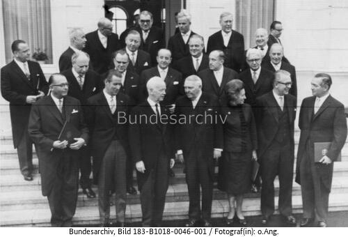 Bonn, Kabinett Erhard I, Gruppenbild