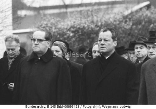 Trauerfeier für SPD-Vorsitzenden Ollenhauer / Wehner und Brandt 1963