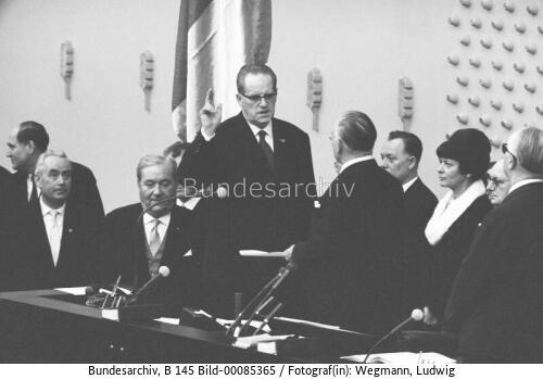 Bundestagssitzung 1966 / Vereidigung BM Wehner