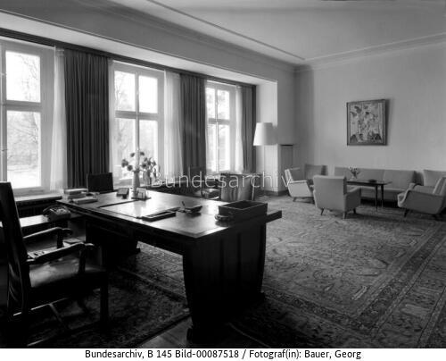 Villa Hammerschmidt 1963 / Arbeitszimmer von <span class="match">Bundespräsident</span> Lübke