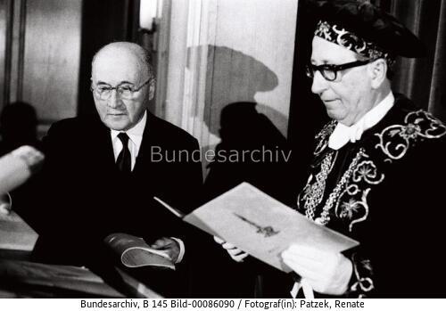 Monnet erhält Robert-Schuman-Preis 1966