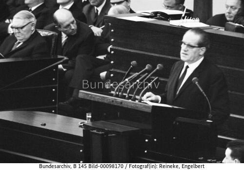 Bundestagssitzung / Antrag zur Vertrauensfrage gegen BK Erhard 1966 / Rede Wehner