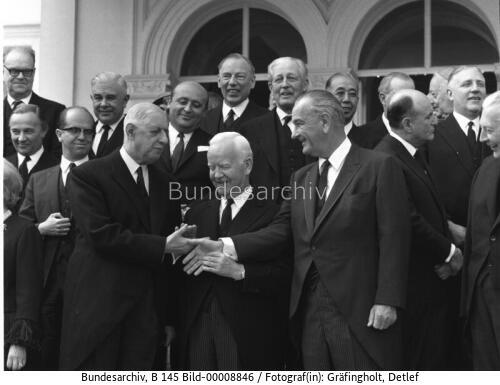 <span class="match">Trauerfeierlichkeiten</span> zum Tod von Altbundeskanzler Adenauer 1967