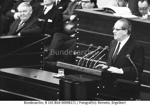 Bundestagssitzung / Antrag zur Vertrauensfrage gegen BK Erhard 1966 / Rede Wehner