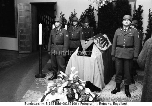 <span class="match">Trauerfeierlichkeiten</span> für Konrad Adenauer 1967