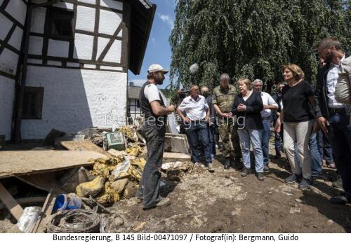 Bundeskanzlerin Angela Merkel in von Überschwemmungen betroffene Gemeinden in Rheinland-Pfalz 2021