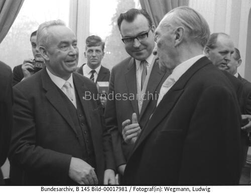 Altbundeskanzler Adenauer und Helmut Kohl 1967