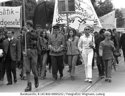 Demonstration gegen die Notstandsgesetze in Bonn 1968