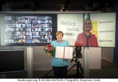 Bundeskanzlerin Angela Merkel: Virtuelle Entgegennahme der Goldenen Ehrennadel des Deutschen LandFrauenverbands e.V. 2021