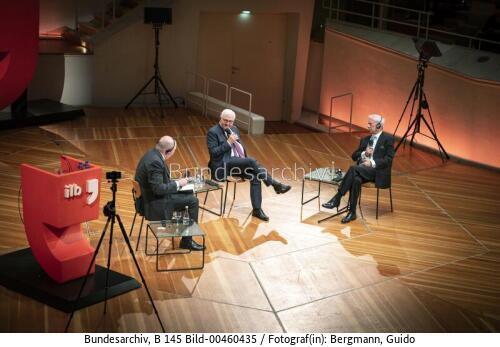 Bundespräsident Frank-Walter Steinmeier und Literaturnobelpreisträger Mario Vargas Llosa 2020
