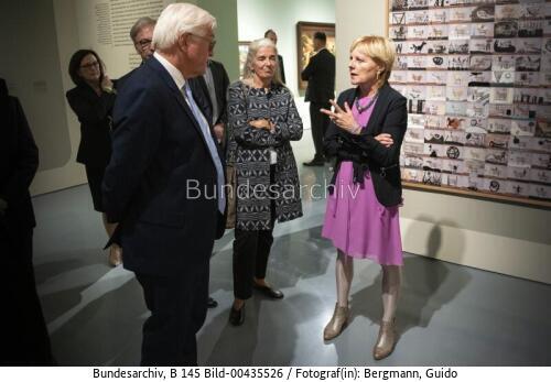 Bundespräsident Steinmeier bei der Ausstellungseröffnung "Utopie und Untergang. Kunst in der DDR" 2019