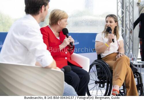 Bundeskanzlerin Angela Merkel beim Tag der offenen Tür der Bundesregierung 2019