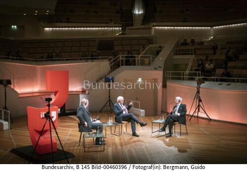 Bundespräsident Frank-Walter Steinmeier und Literaturnobelpreisträger Mario Vargas Llosa 2020