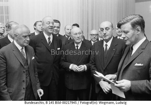 Bundeskanzler Helmut Schmidt empfängt Aktionskomitee für die Vereinigten Staaten von Europa 1969