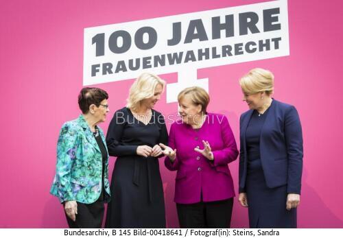 Bundeskanzlerin Angela Merkel beim Festakt "100 Jahre Frauenwahlrecht" 2018