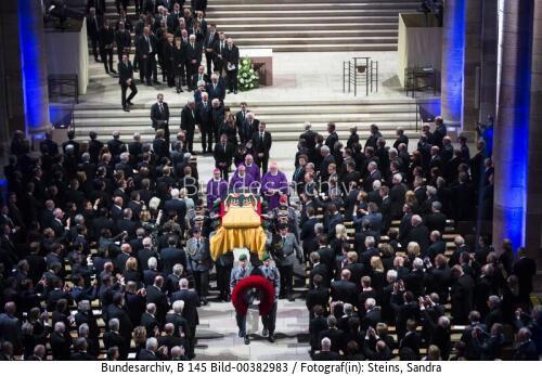 Pontifikalrequiem für den verstorbenen Bundeskanzler a. D. Helmut Kohl 2017